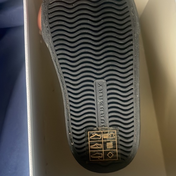 Unisex toddler Burberry shoe - Picture 3 of 3